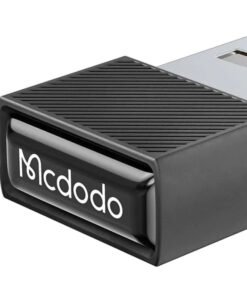Mcdodo OT-1580 – close-up of Mcdodo logo on adapter